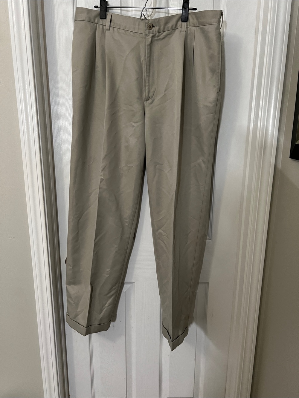 Savane Men's Pleated Dress Pants in Light Khaki